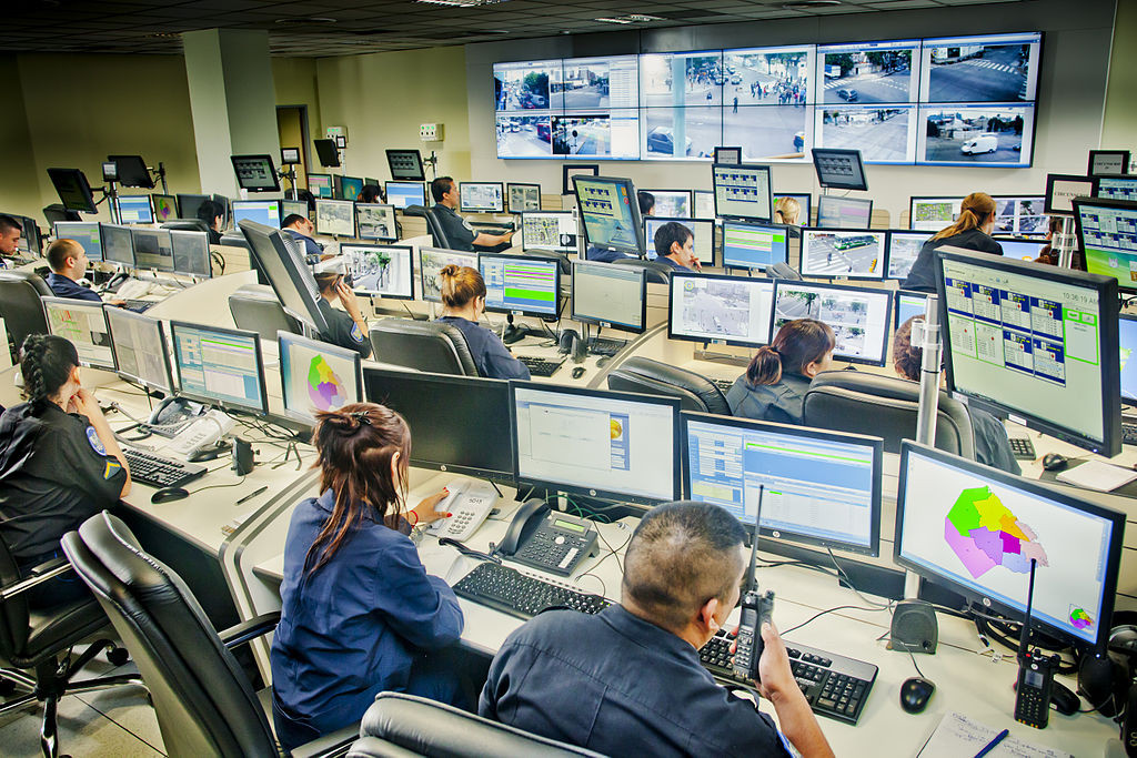 Centros de Comando, Control, Comunicaciones y Cómputo. Fuente: Wikimedia Commons